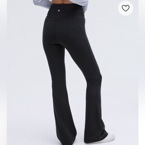 EUC Size 4 Lululemon SHR Groove flares 29” inseam